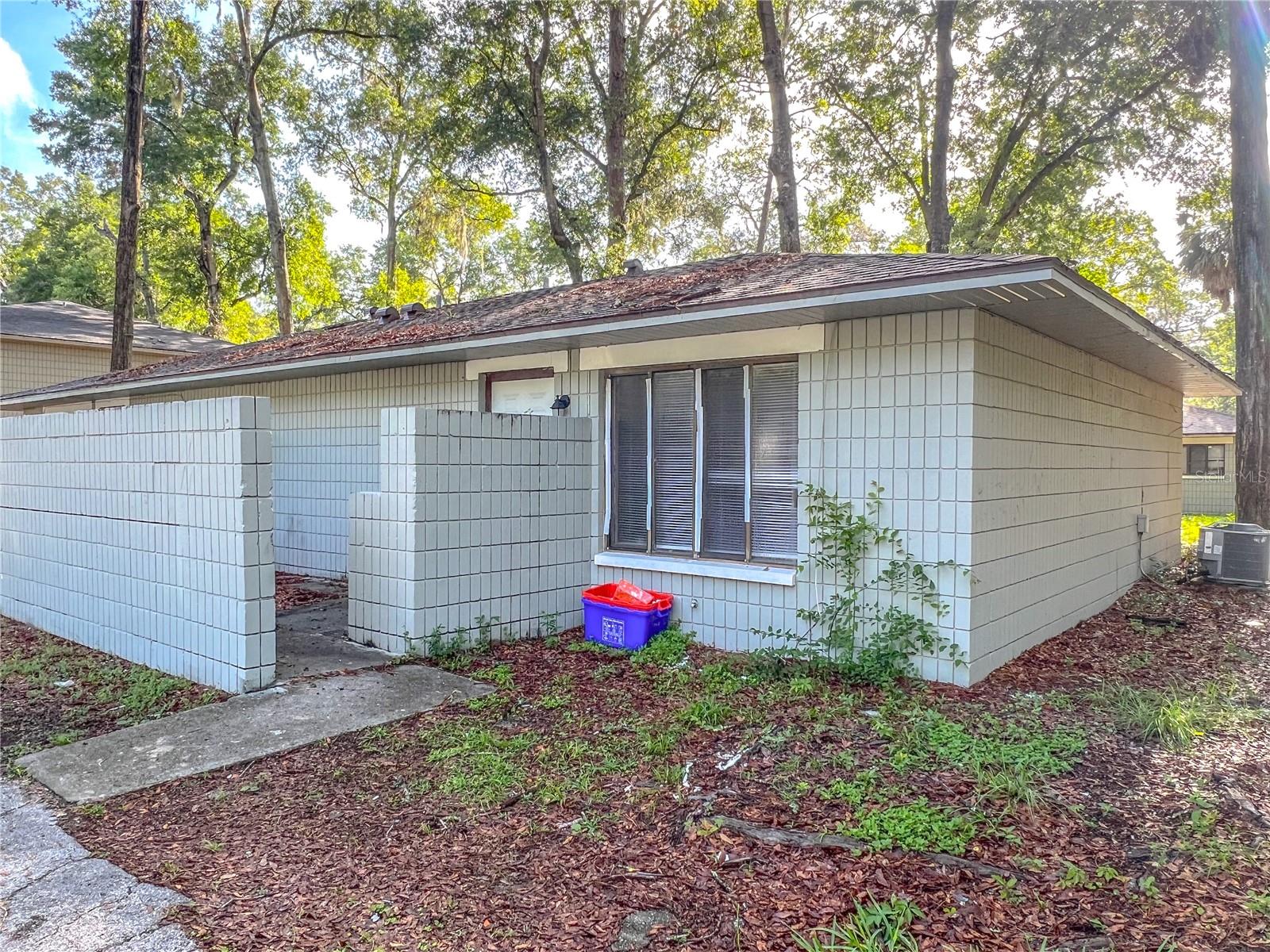 703 Sw 69th Ter #b Property Photo 1