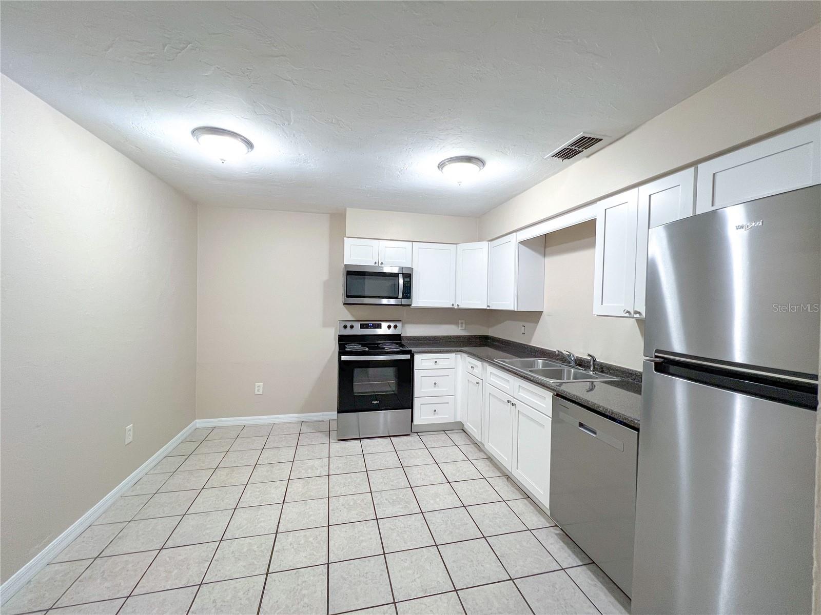 703 Sw 69th Ter #b Property Photo 2