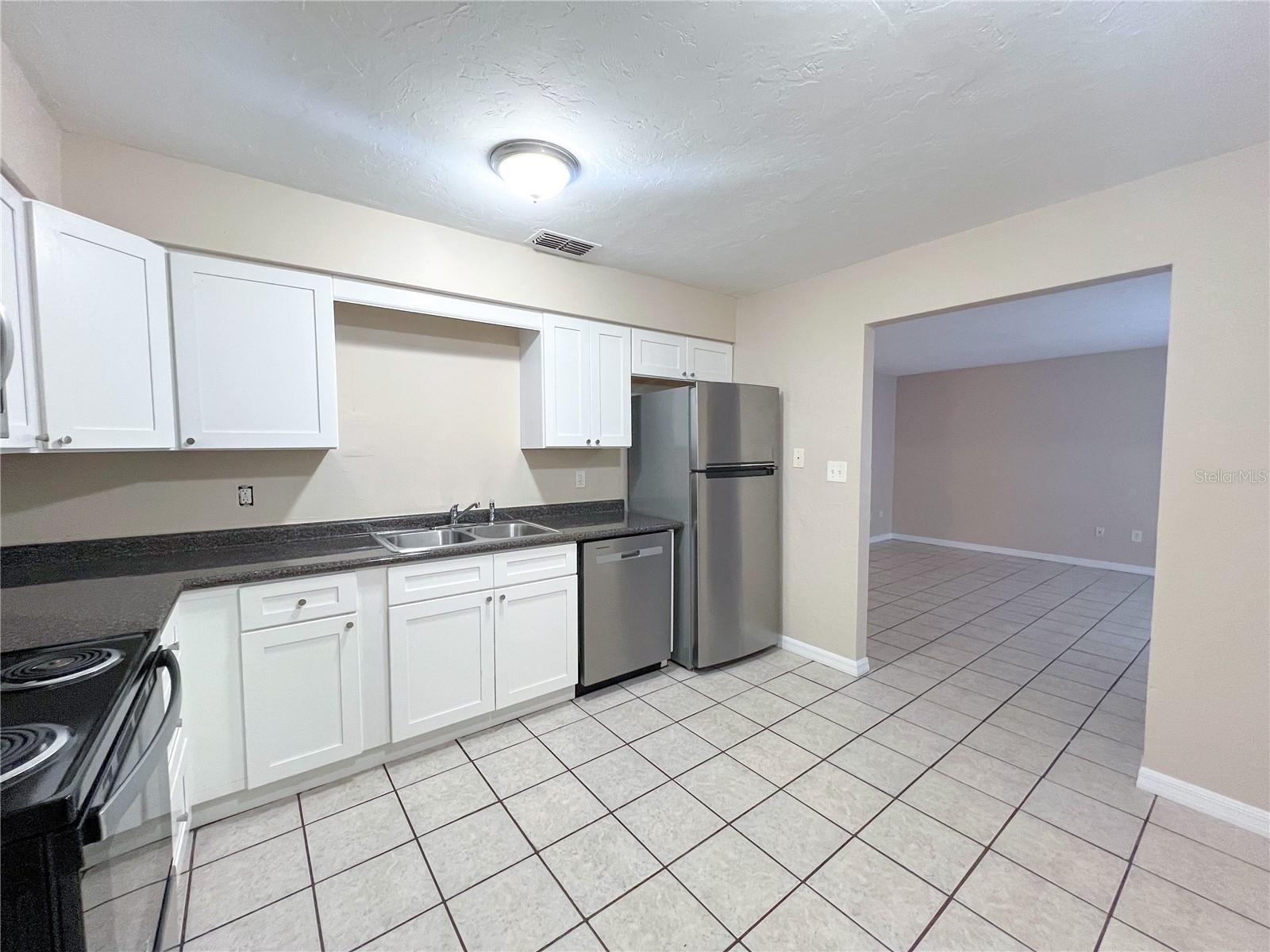 703 Sw 69th Ter #b Property Photo 3