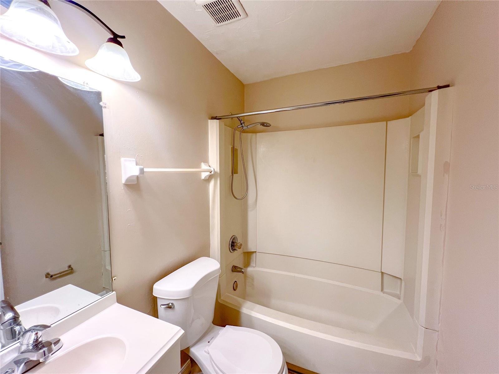 703 Sw 69th Ter #b Property Photo 6