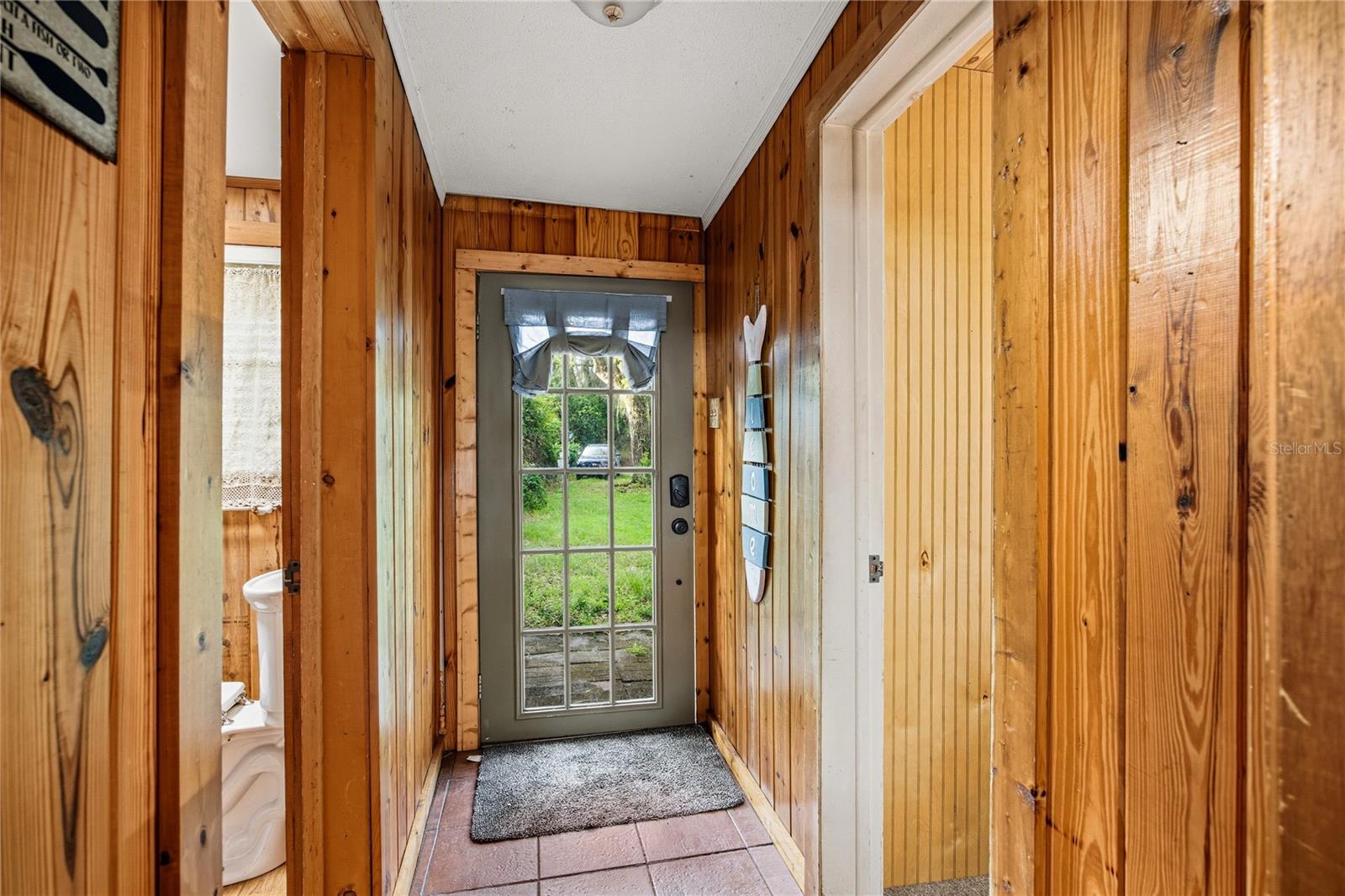 1847 State Road 20 Property Photo 6