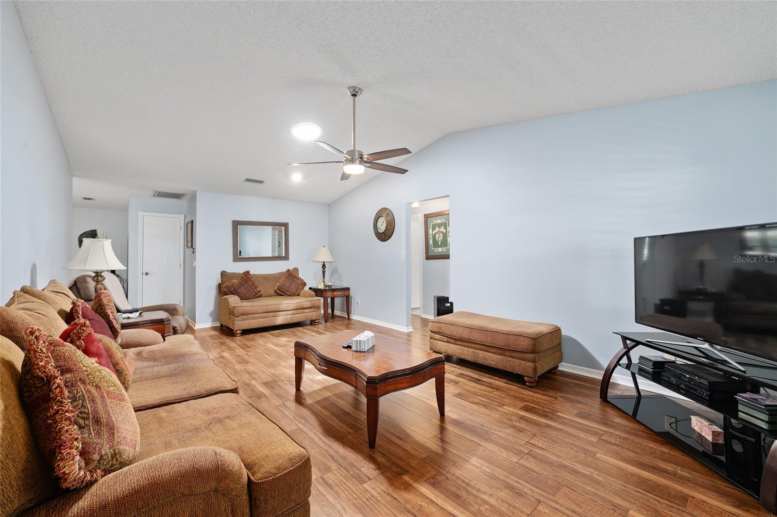 9820 Sw 89th Ter #e Property Photo 2