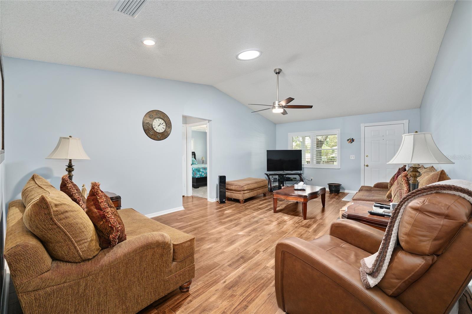 9820 Sw 89th Ter #e Property Photo 4