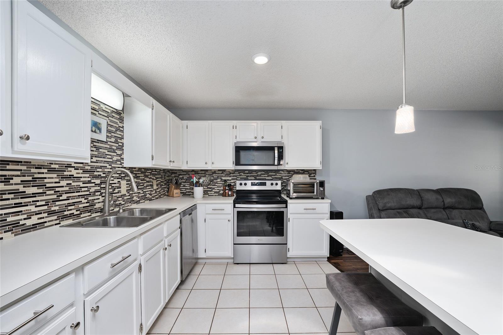9820 Sw 89th Ter #e Property Photo 17