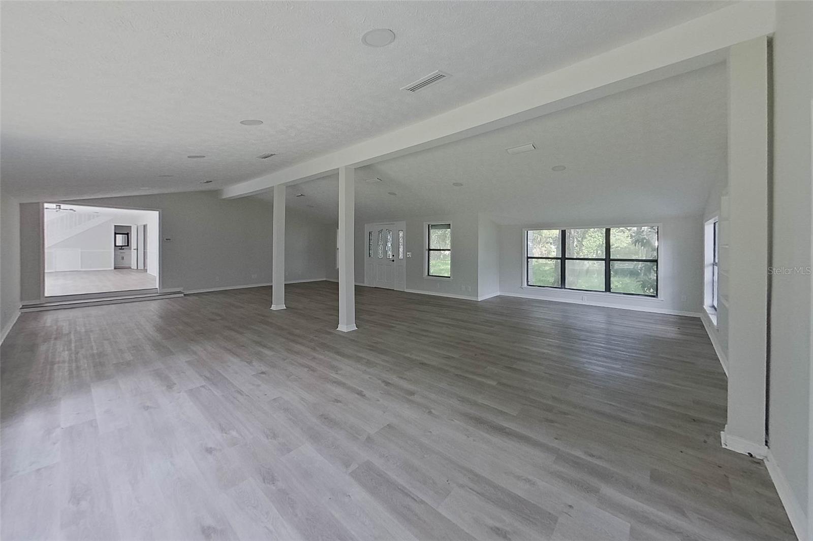 6249 Lake Dr Property Photo 3