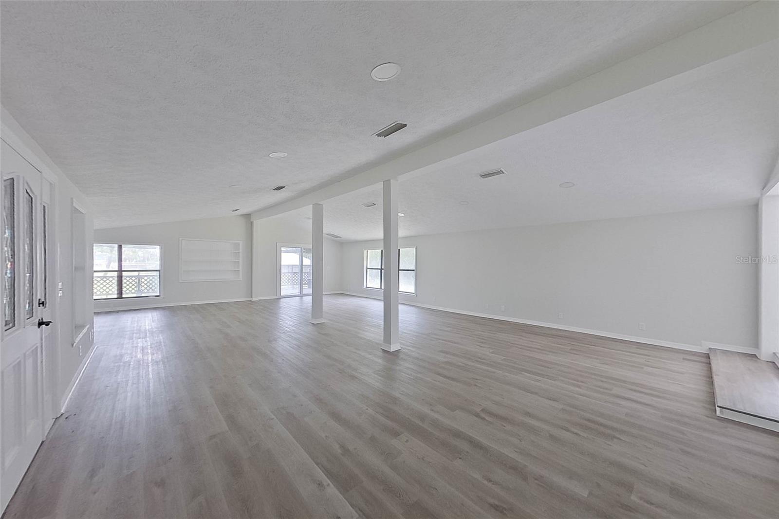 6249 Lake Dr Property Photo 4