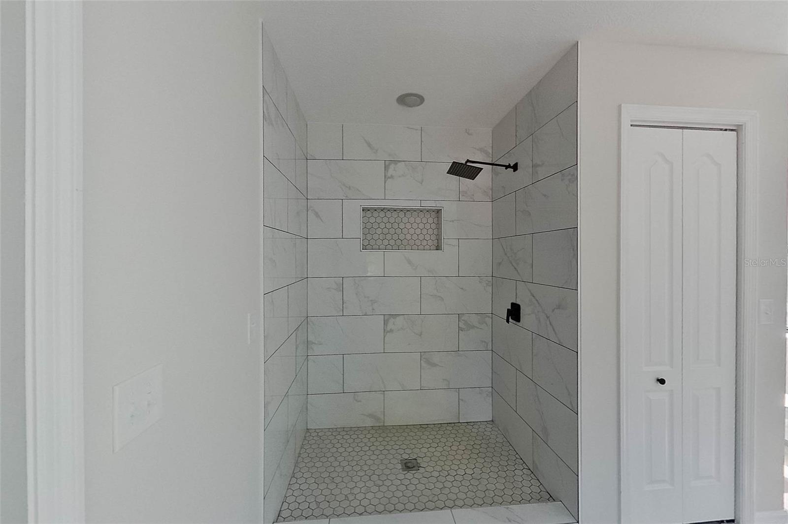 6249 Lake Dr Property Photo 20