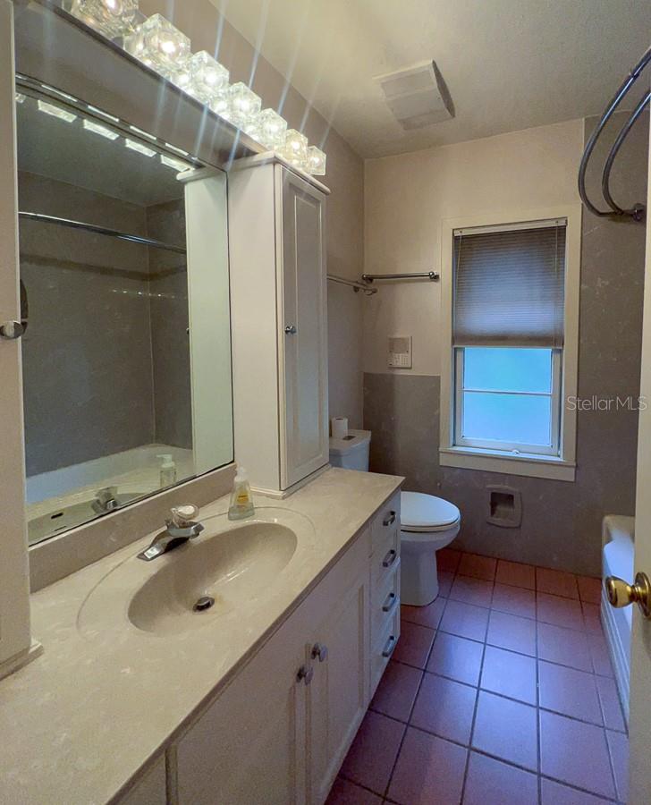 411 Nw 26th St Property Photo 17