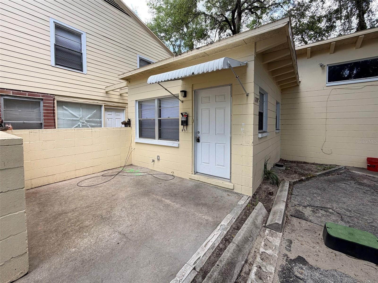 219 Nw 3rd Ave #b Property Photo 2