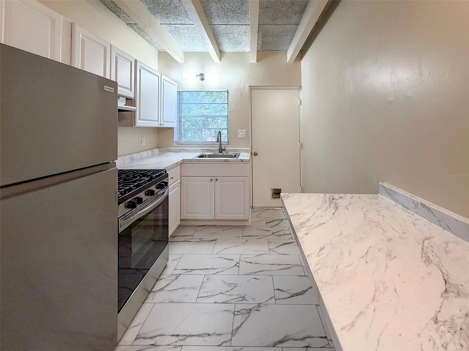 219 Nw 3rd Ave #b Property Photo 6
