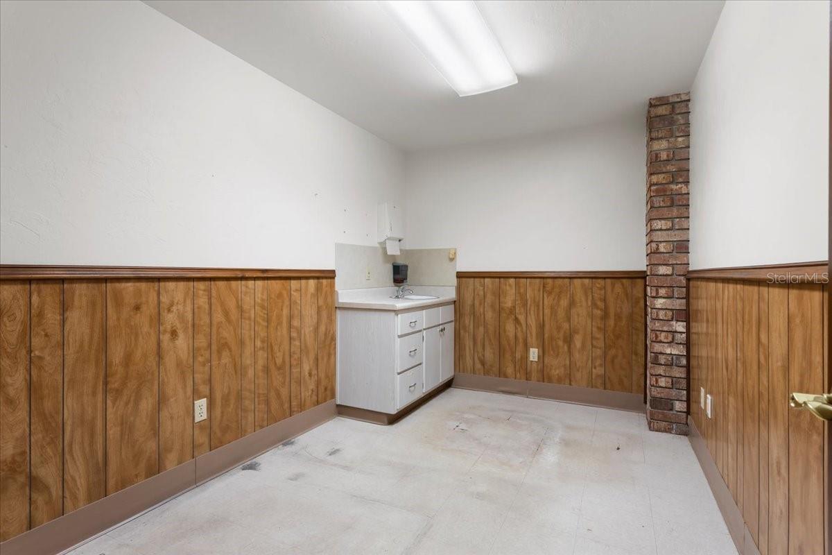 7019 Nw 11th Pl Property Photo 9
