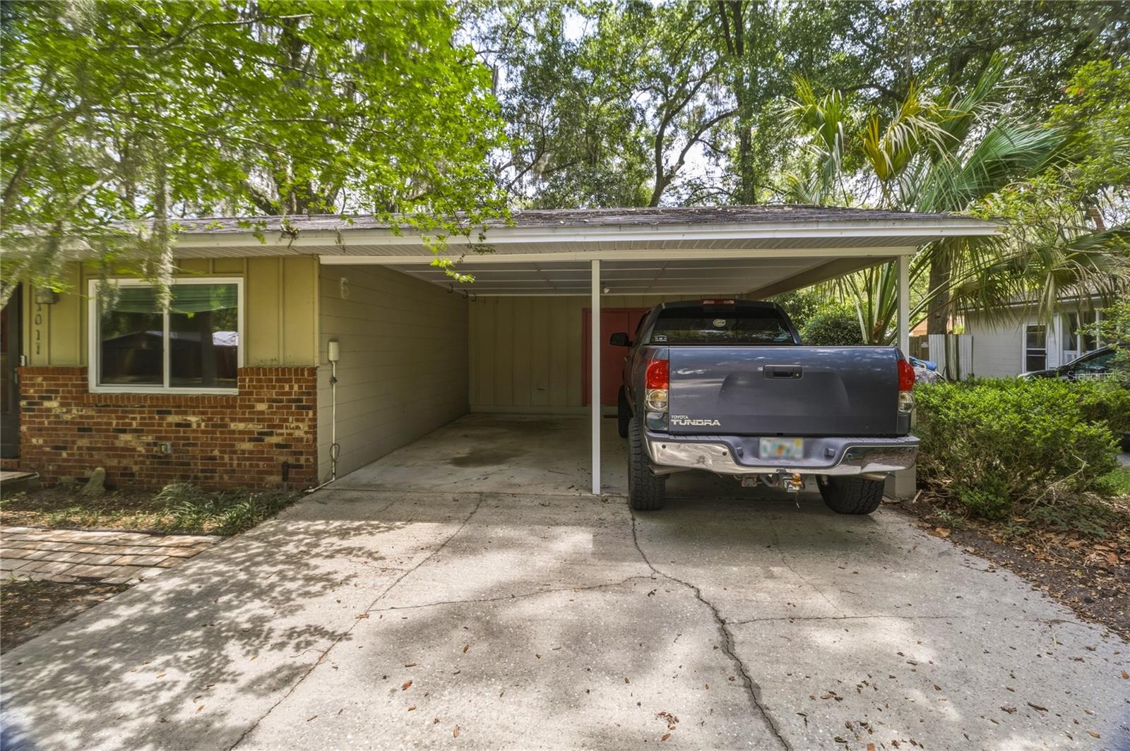 1915 Nw 42nd Pl Property Photo 4