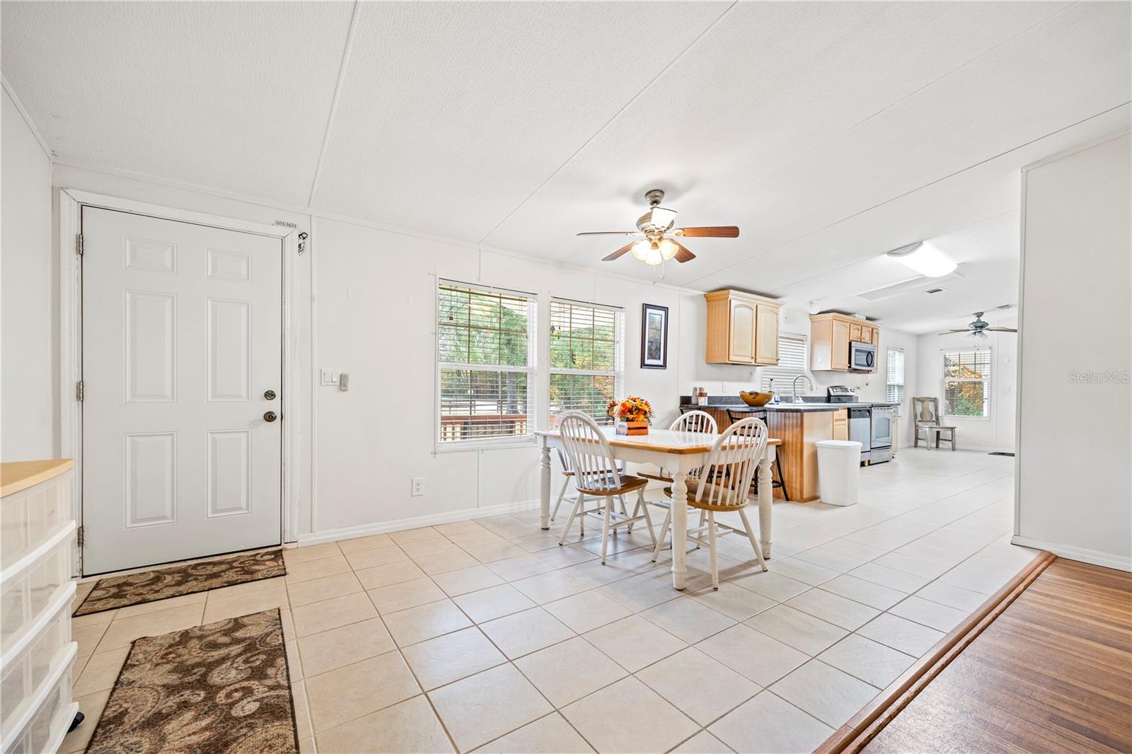 1366 Sw Central Ter Property Photo 4