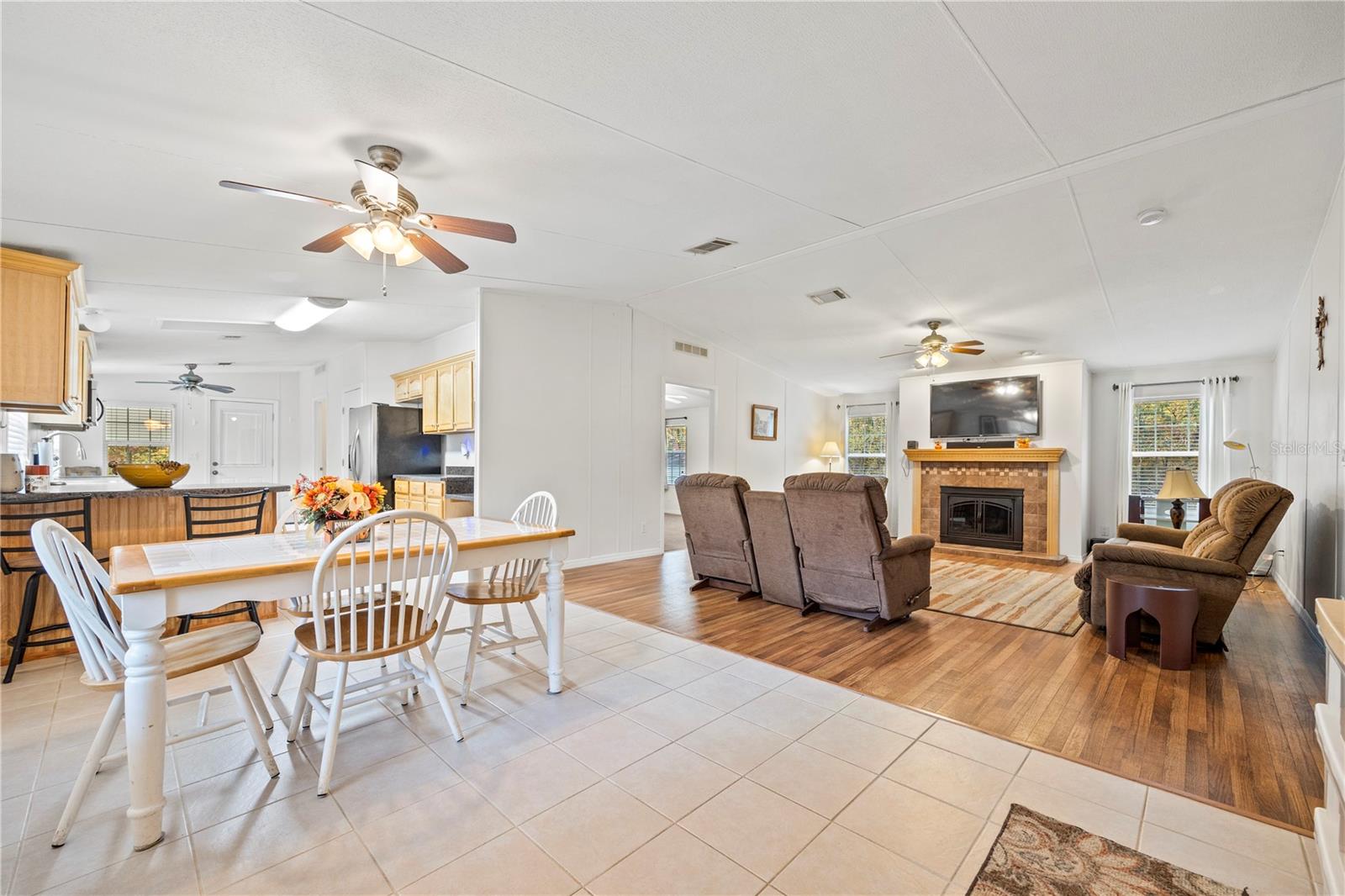 1366 Sw Central Ter Property Photo 5