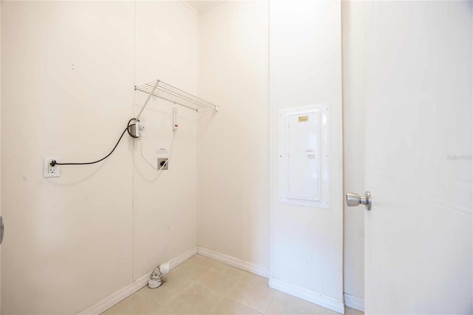 1366 Sw Central Ter Property Photo 10