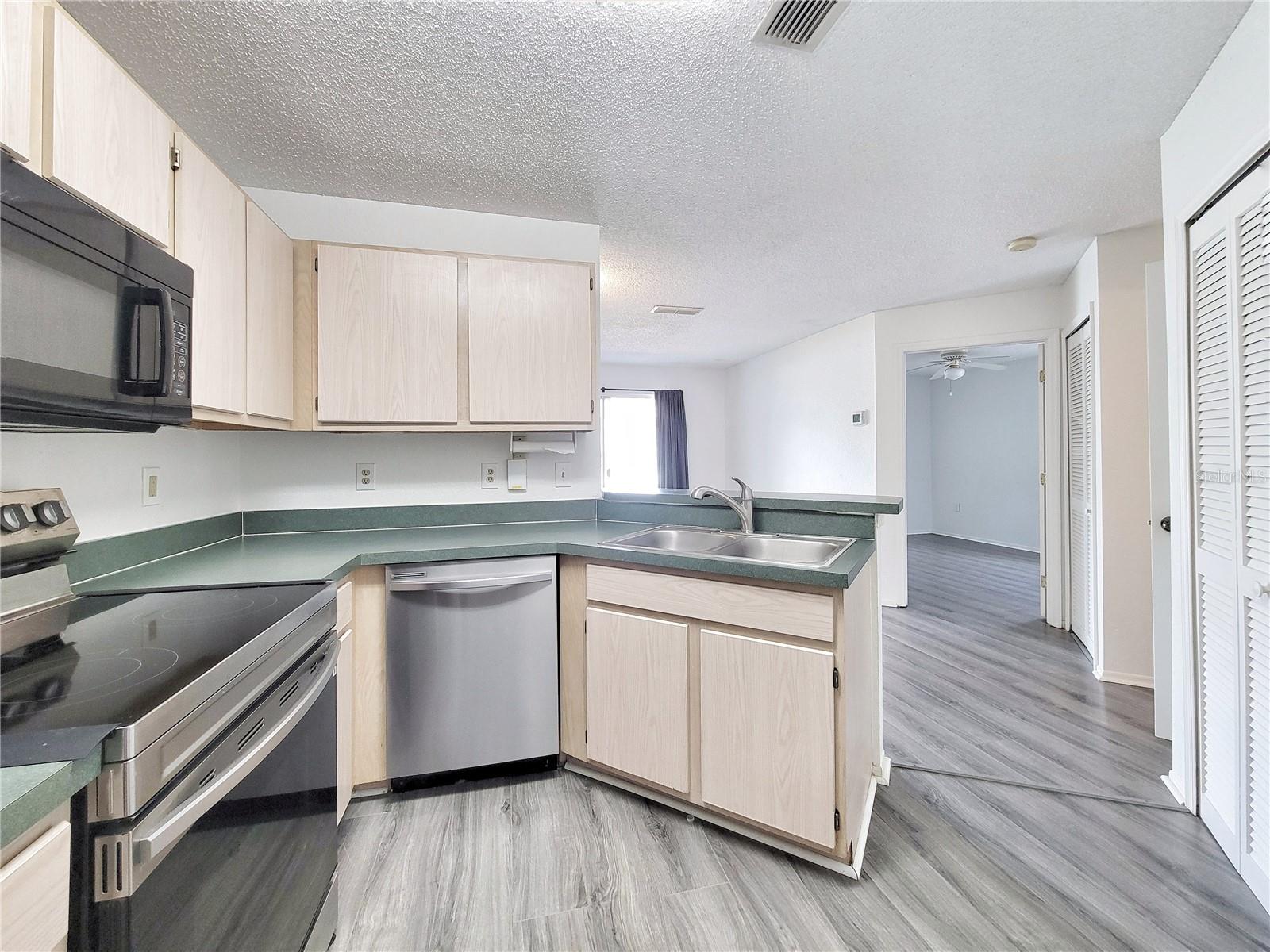 3705 Sw 27th St #818 Property Photo 15