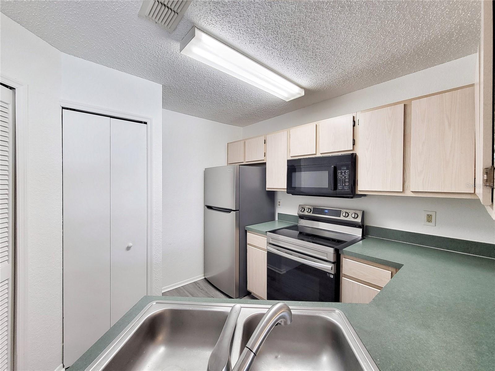 3705 Sw 27th St #818 Property Photo 17