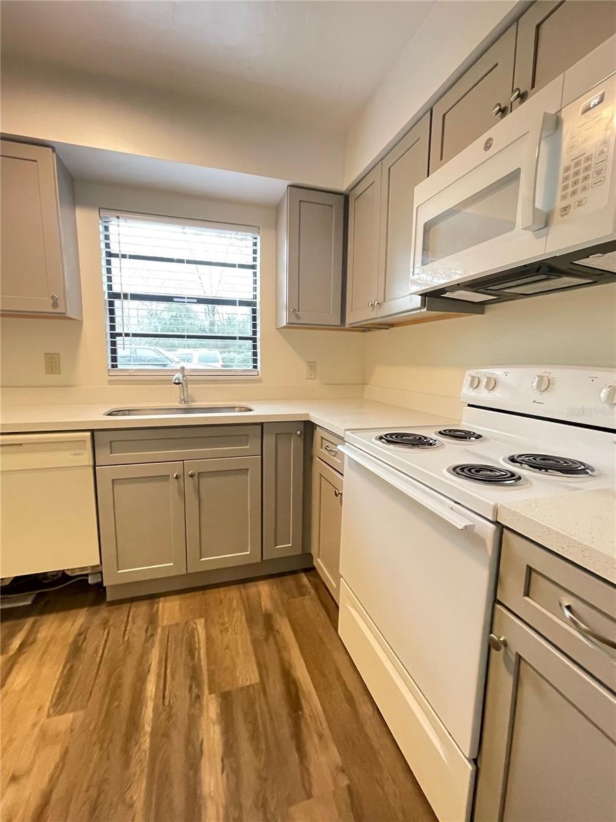 914 Sw 59th Ter #a Property Photo 3
