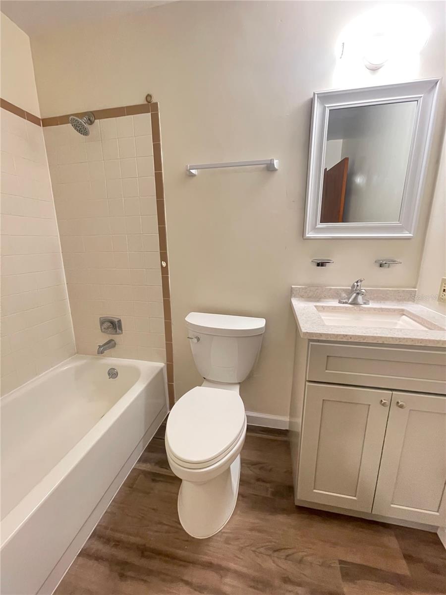 914 Sw 59th Ter #a Property Photo 8
