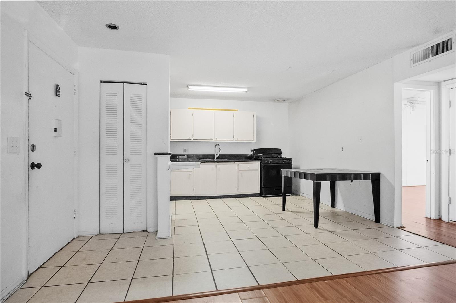 1700 Sw 16th Ct #j24 Property Photo 7