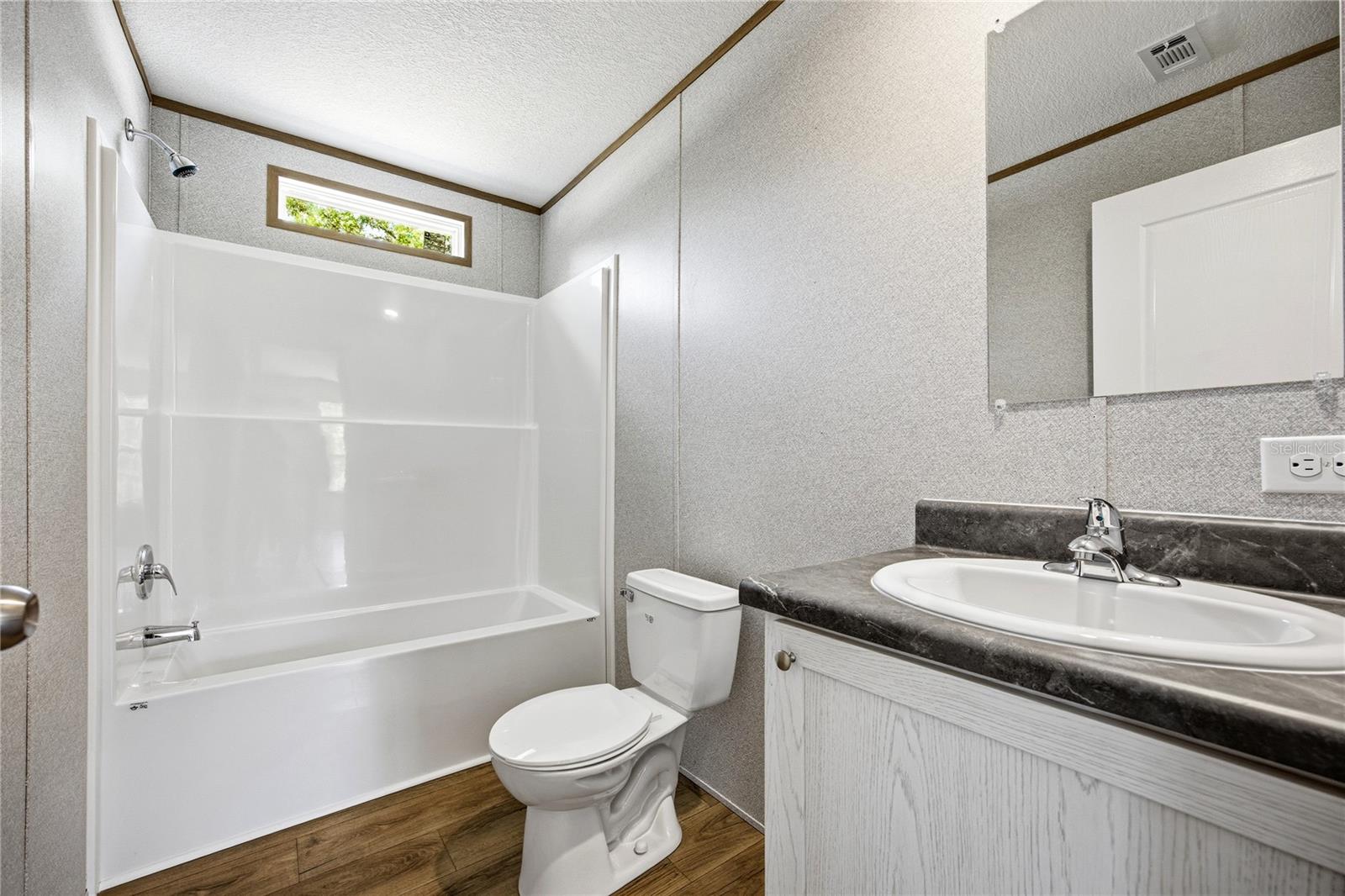 119 London Ave Property Photo 30