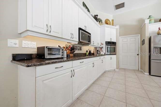 4208 Sw 96th Dr Property Photo 9