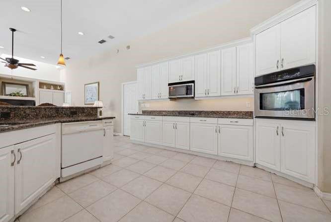 4208 Sw 96th Dr Property Photo 12
