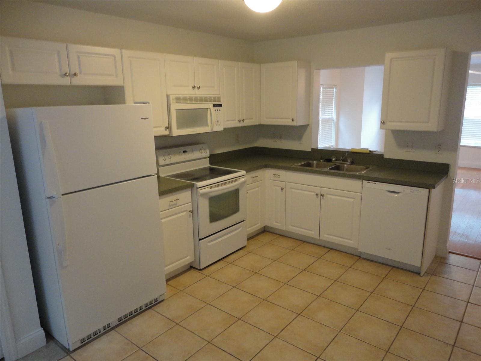 2636 Sw 35th Pl #8 Property Photo 4