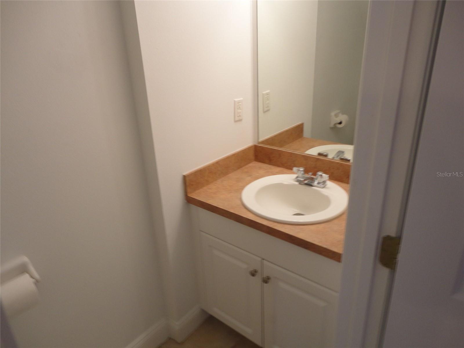 2636 Sw 35th Pl #8 Property Photo 5