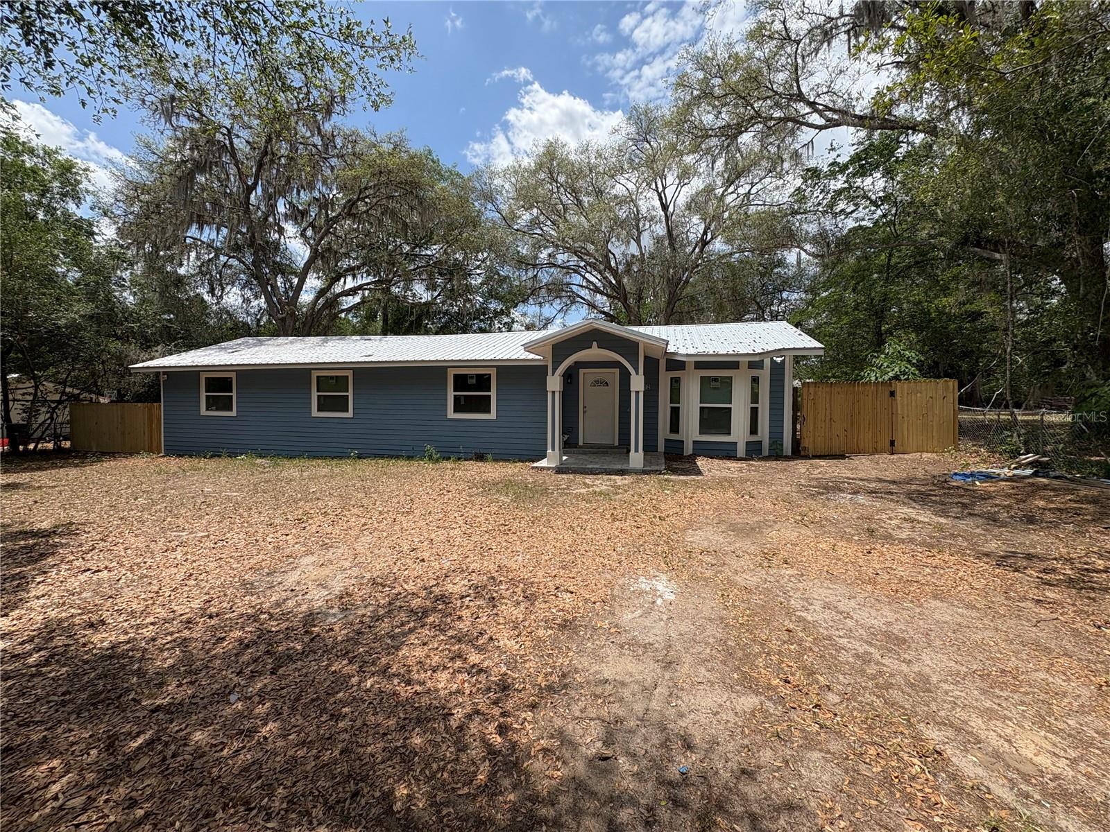 312 Se 49th Dr Property Photo 1