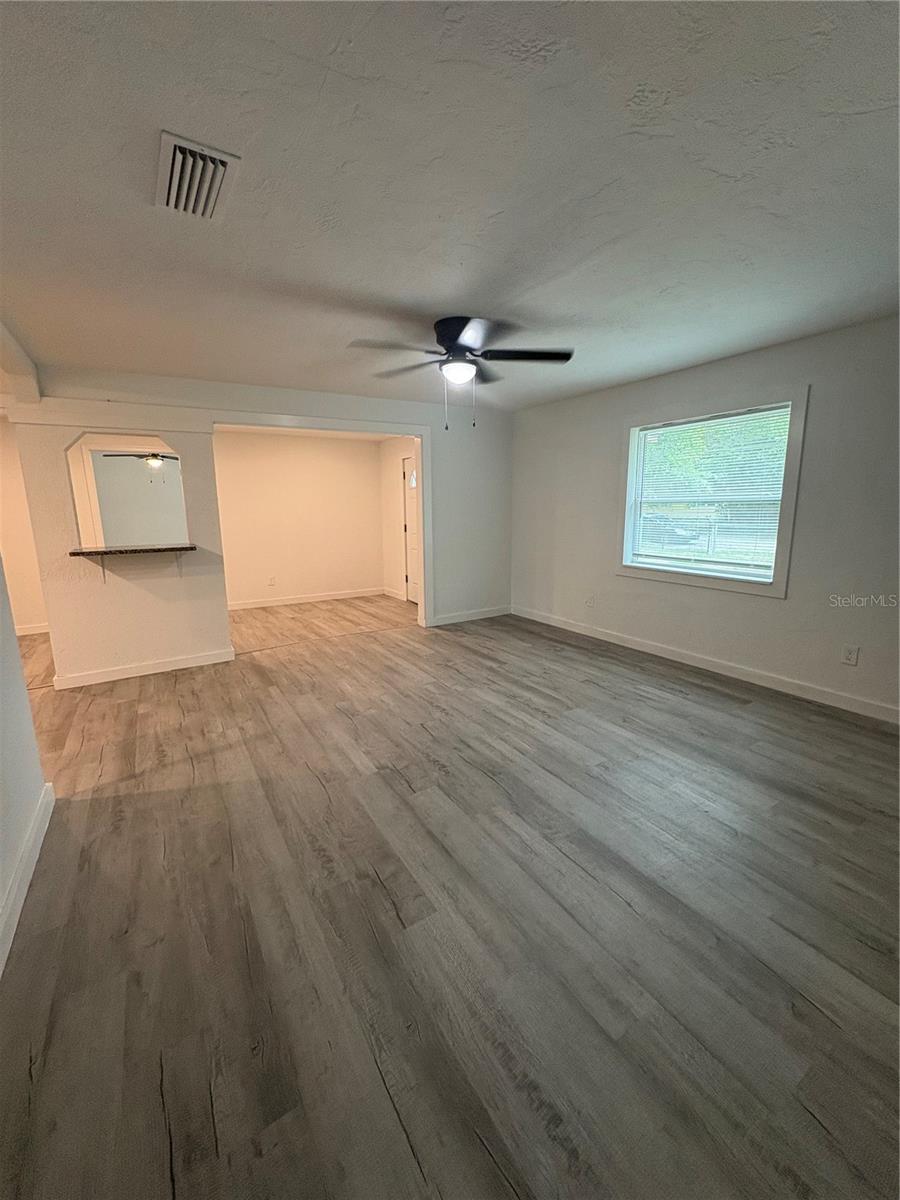312 Se 49th Dr Property Photo 4