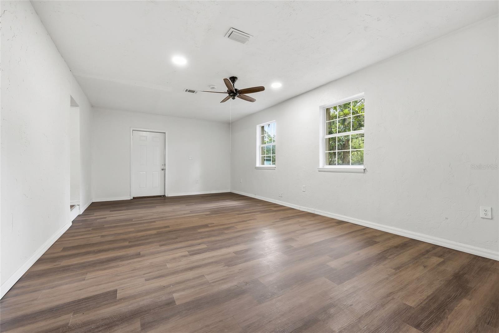 821 Ne 22nd Ter Property Photo 12