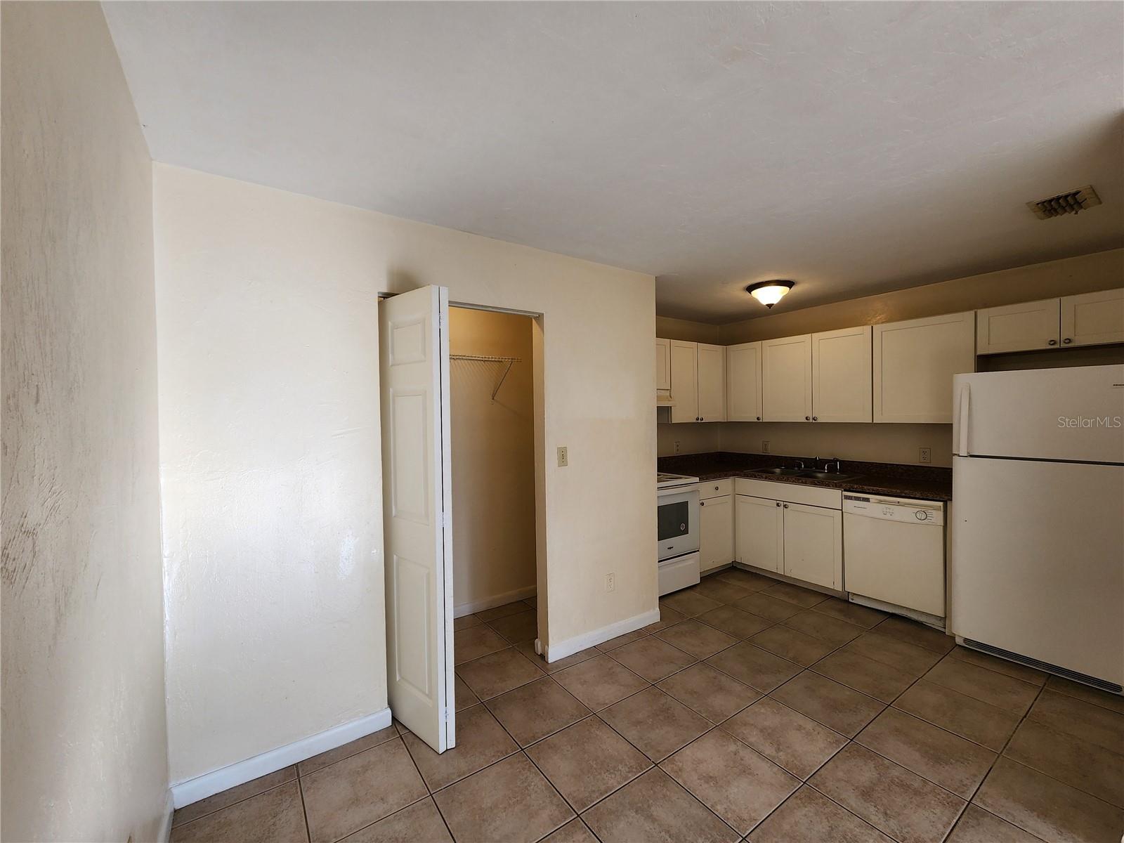 2529 Nw 62 Pl Property Photo 5