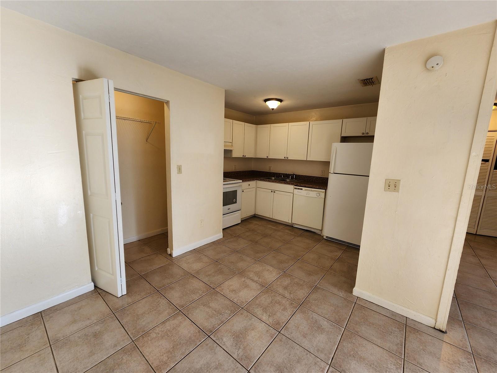 2529 Nw 62 Pl Property Photo 6