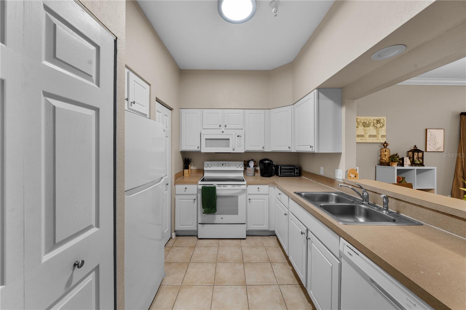 9177 Sw 52nd Rd #e-103 Property Photo 12