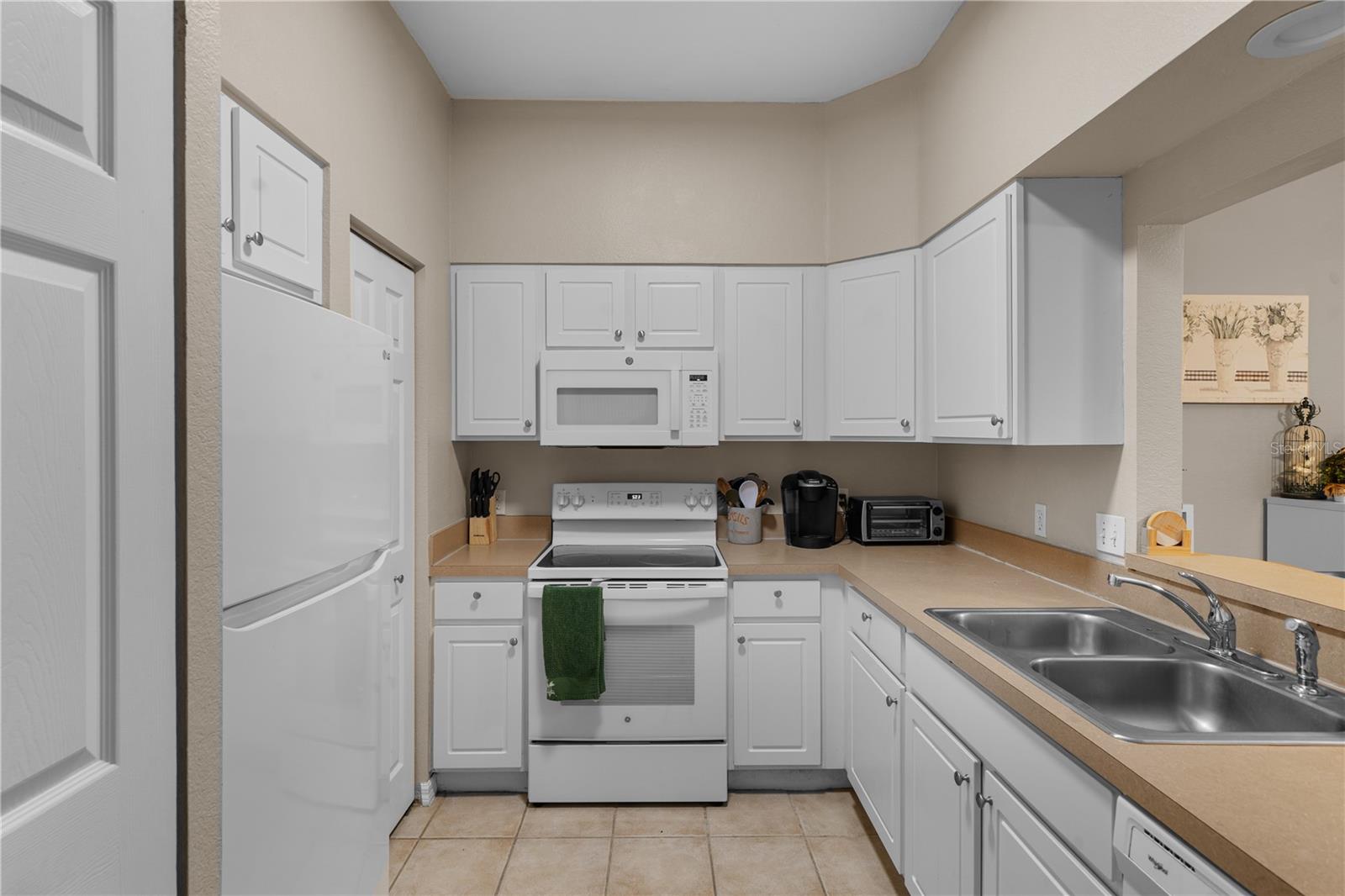 9177 Sw 52nd Rd #e-103 Property Photo 13