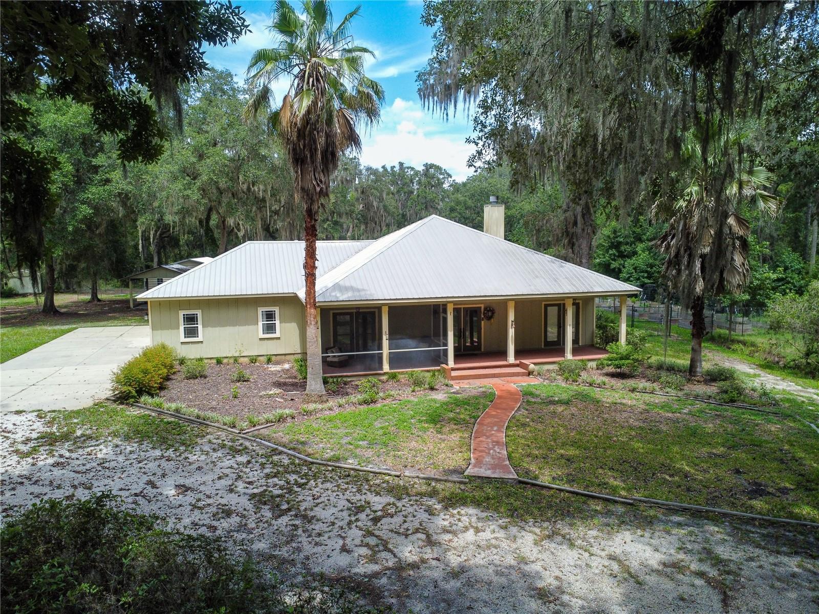 1043 Se County Road 21b Property Photo 1