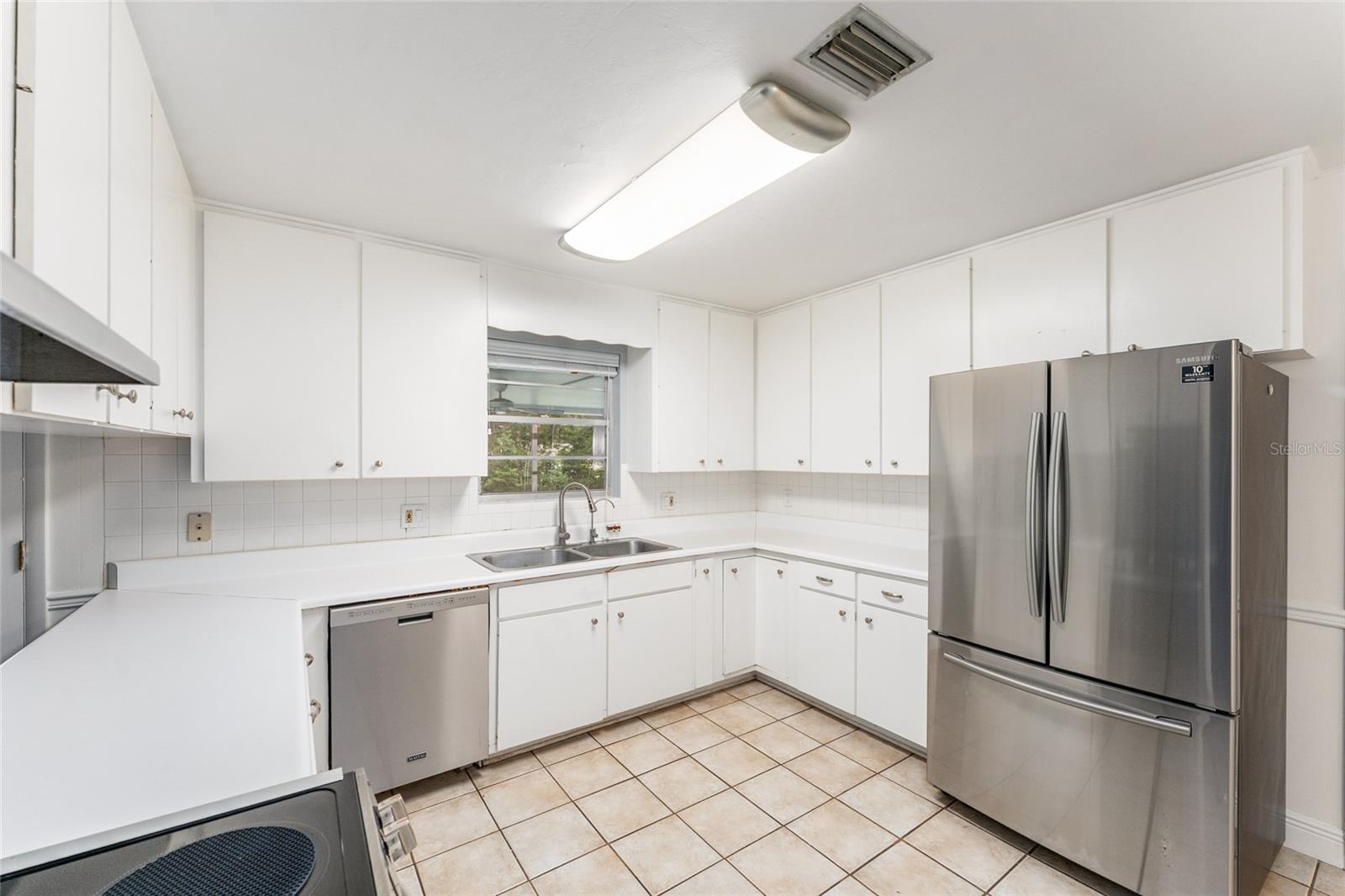 930 Nw 37th Ter Property Photo 14