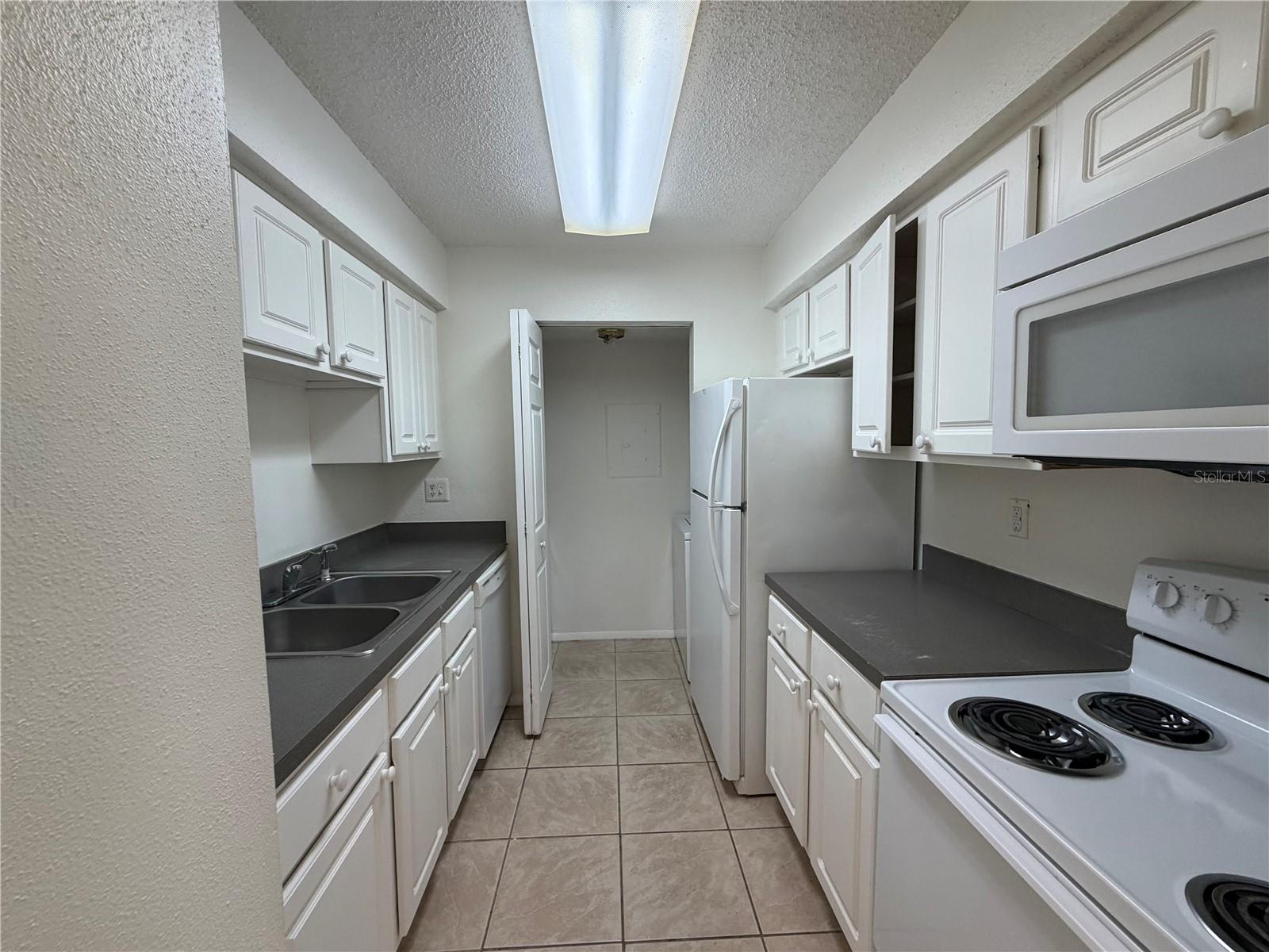 3756 Idlebrook Cir #108 Property Photo 6