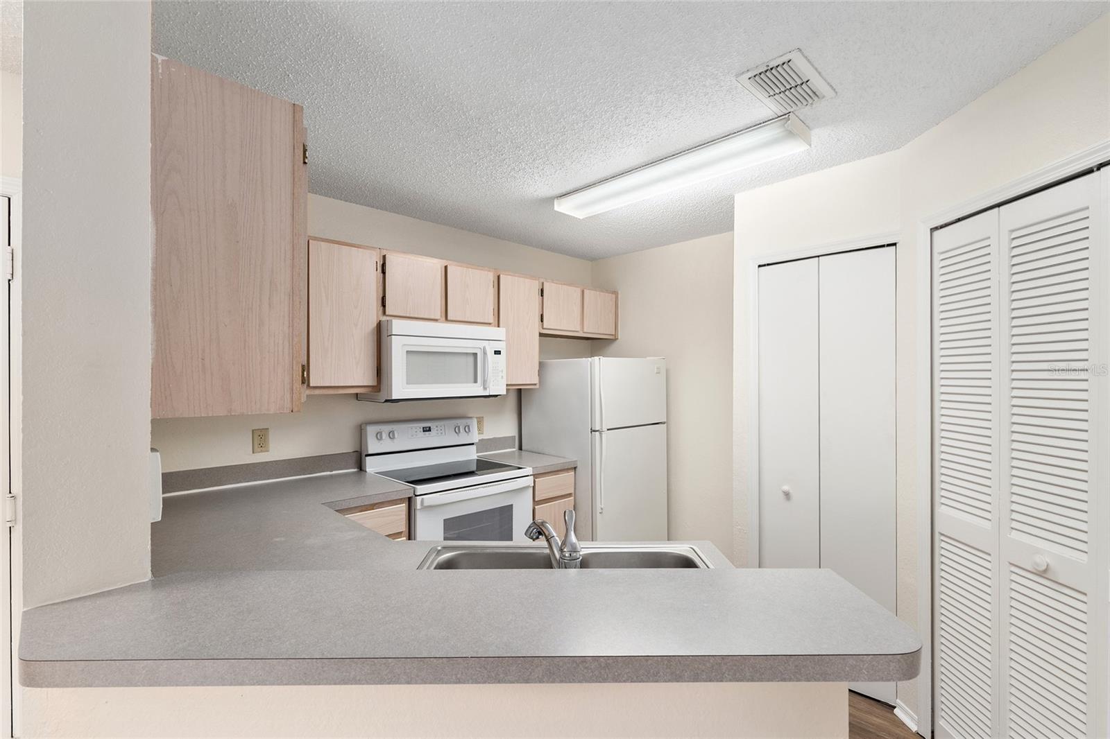 3705 Sw 27th St #412 Property Photo 11