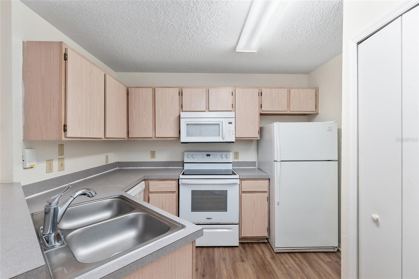 3705 Sw 27th St #412 Property Photo 12