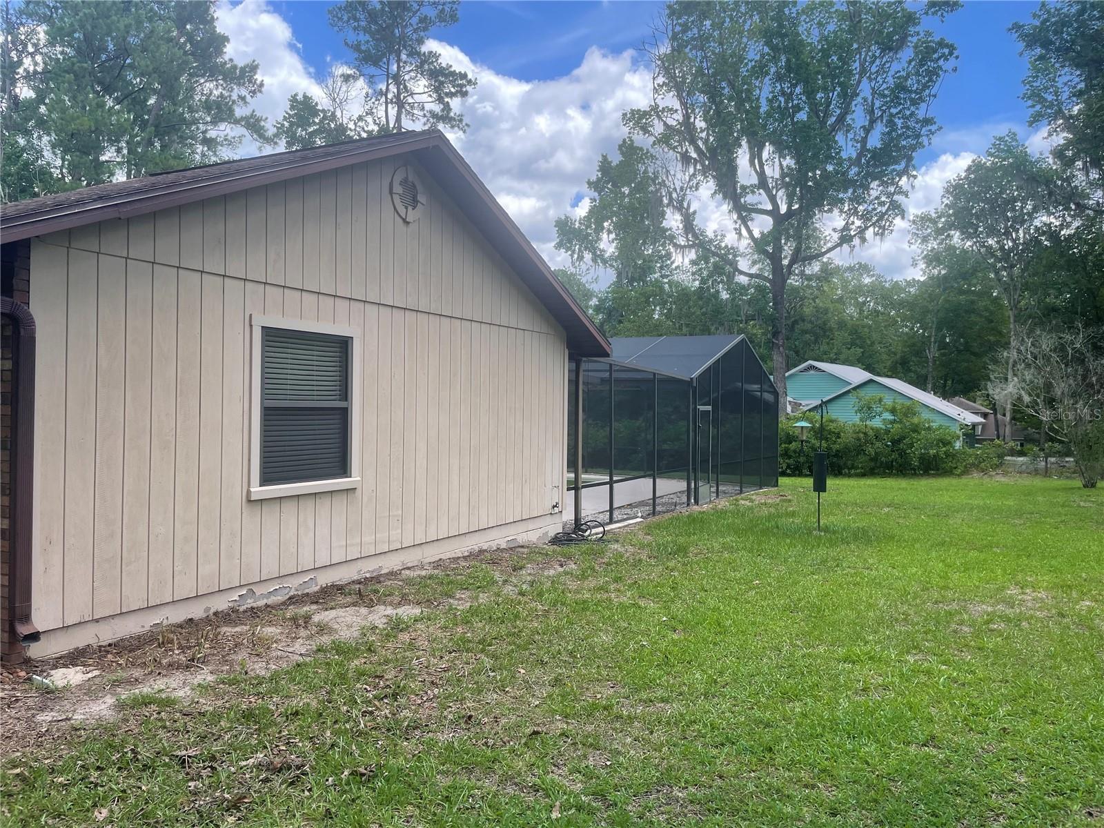 2421 Nw 106th Dr Property Photo 8
