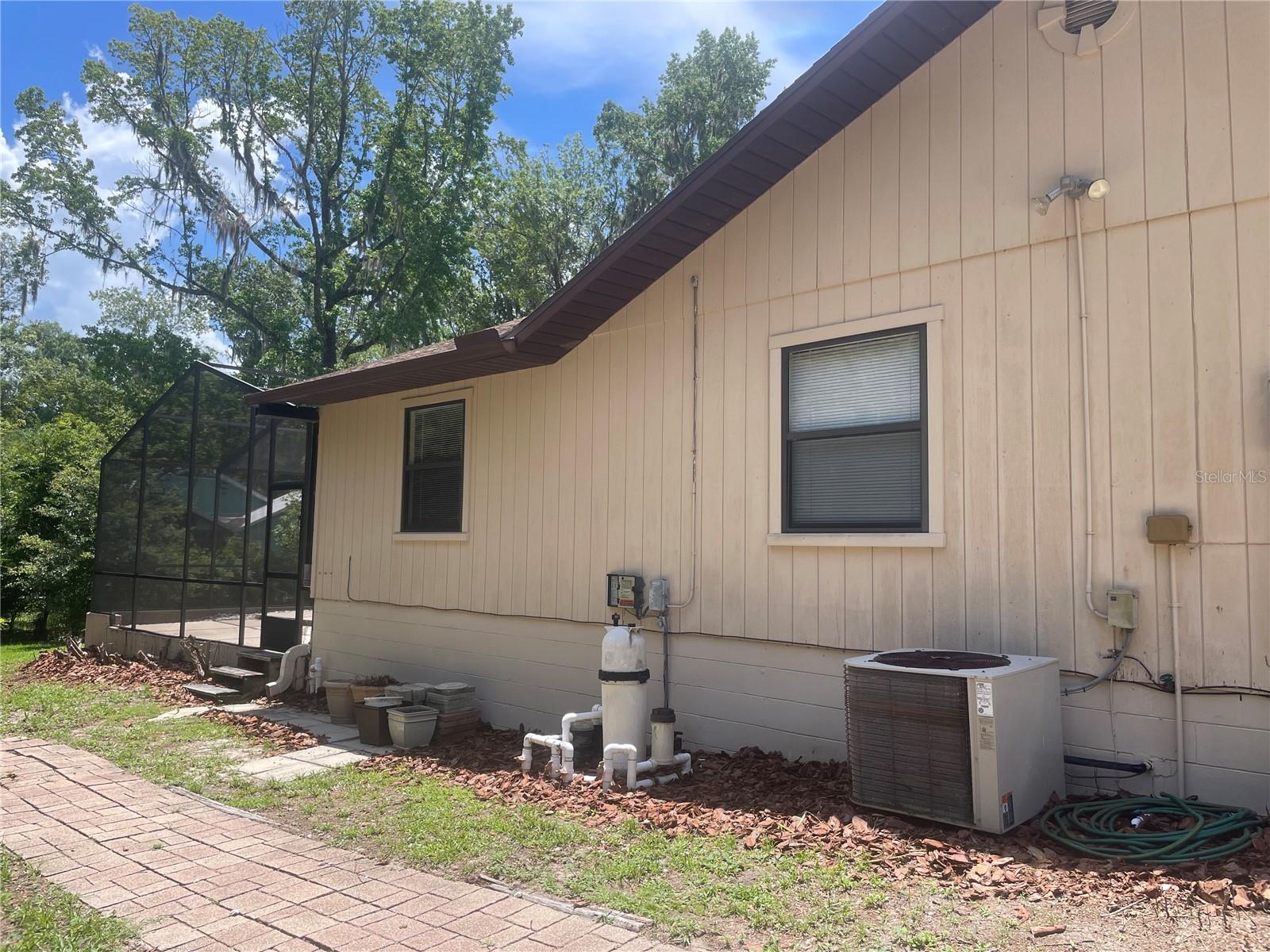 2421 Nw 106th Dr Property Photo 14