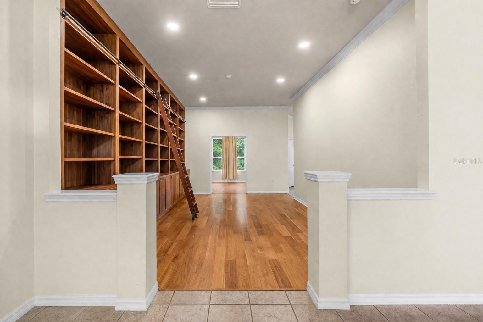 2501 Nw 91st Dr Property Photo 4