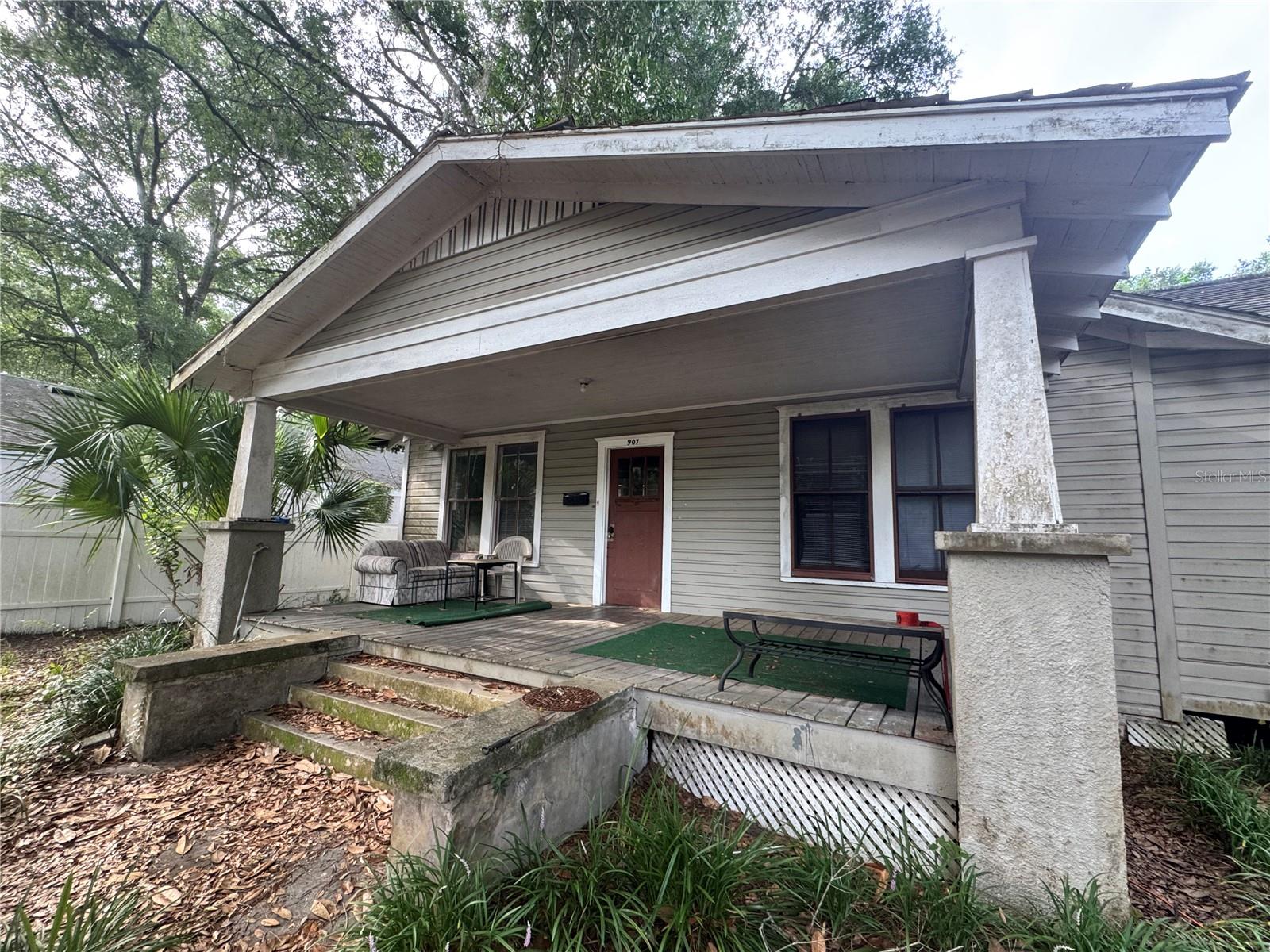 907 Nw 11th Ave Property Photo 3