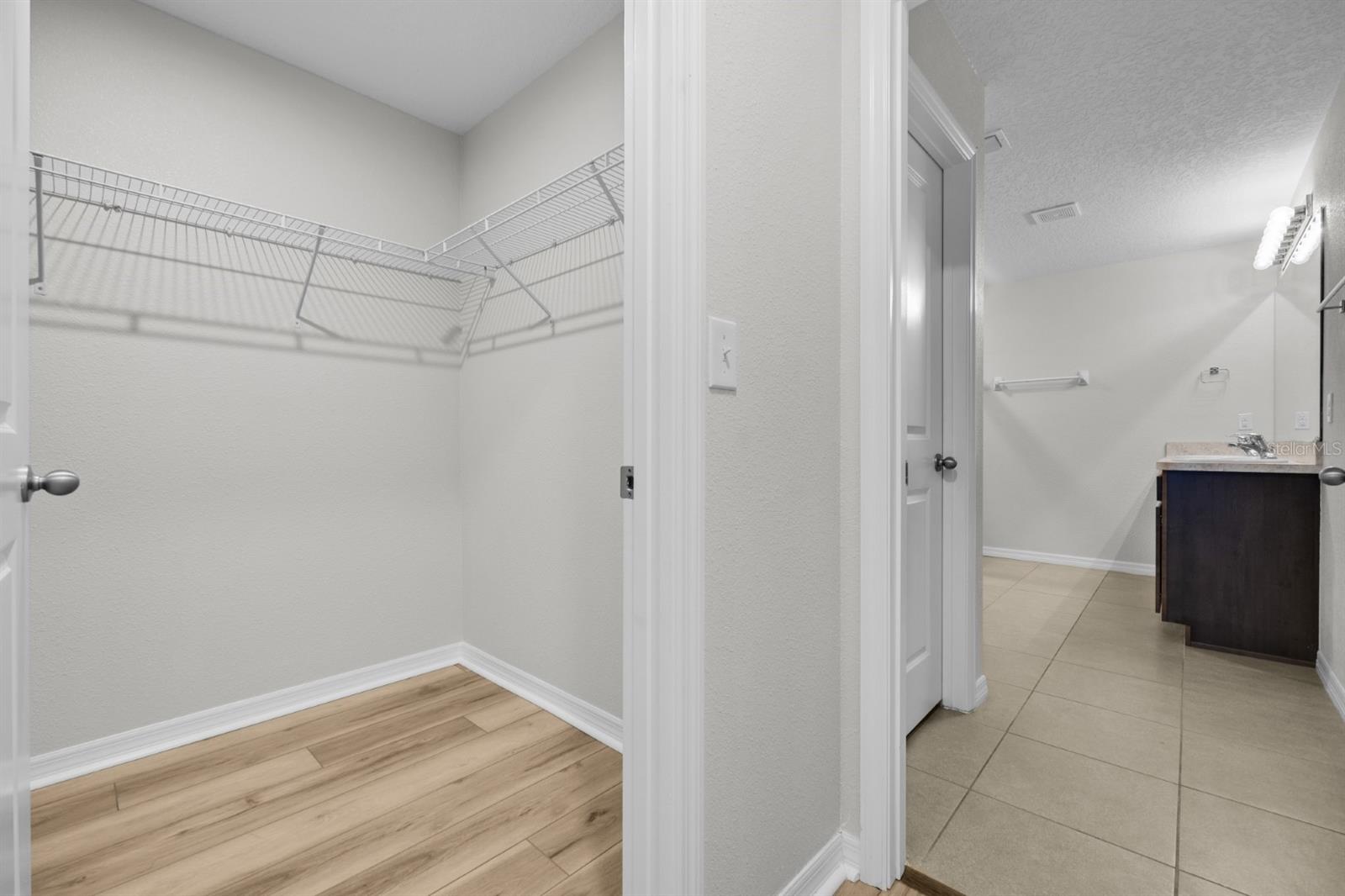 896 Nw 253rd Dr Property Photo 11