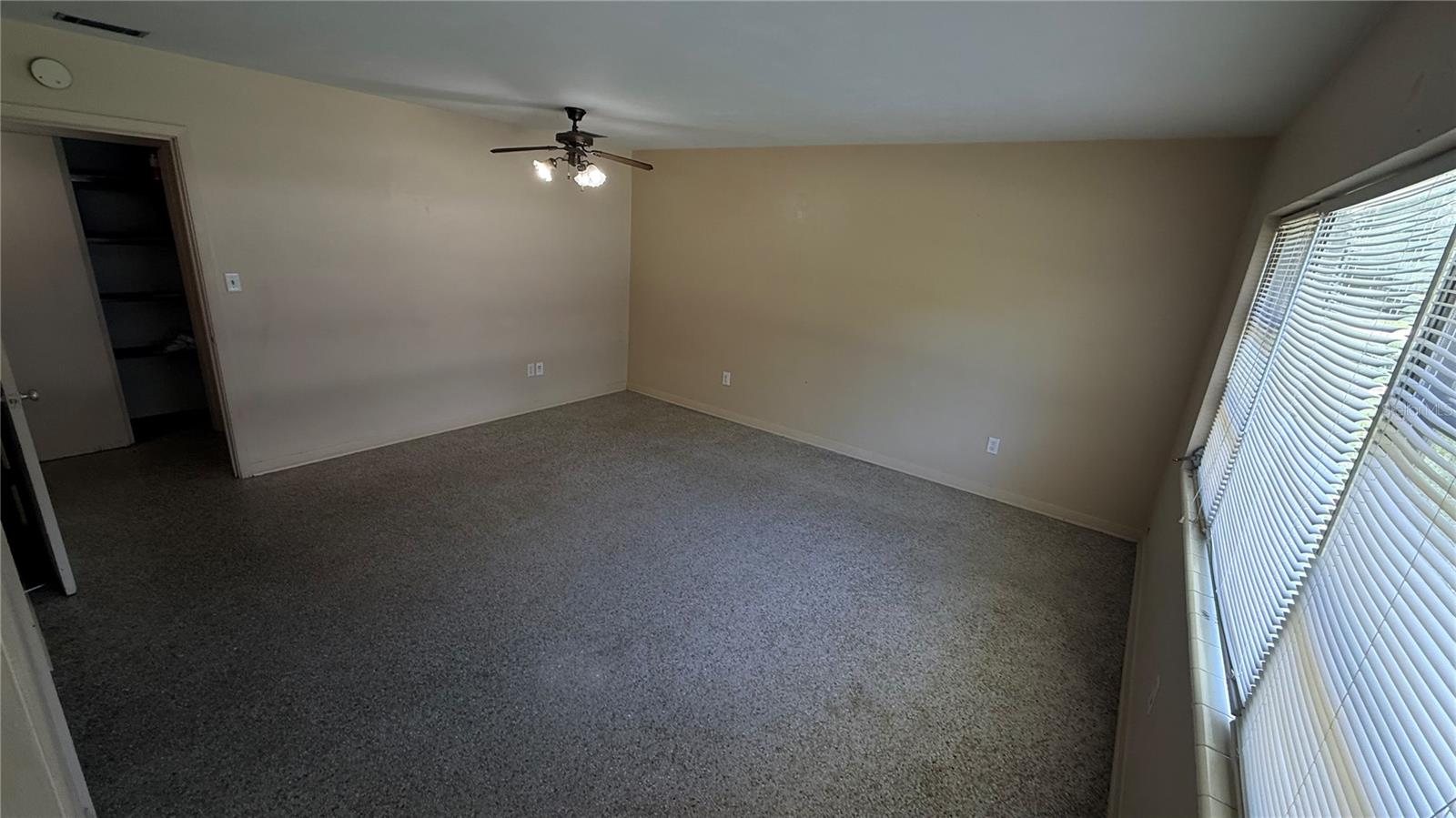 932 Ne 6th Ave Property Photo 3