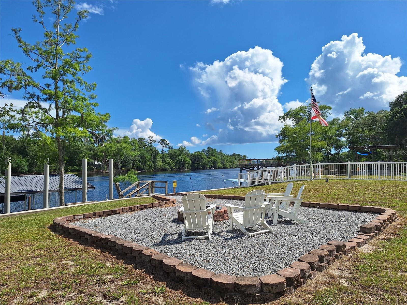 8213 Riverview Rd Property Photo 3