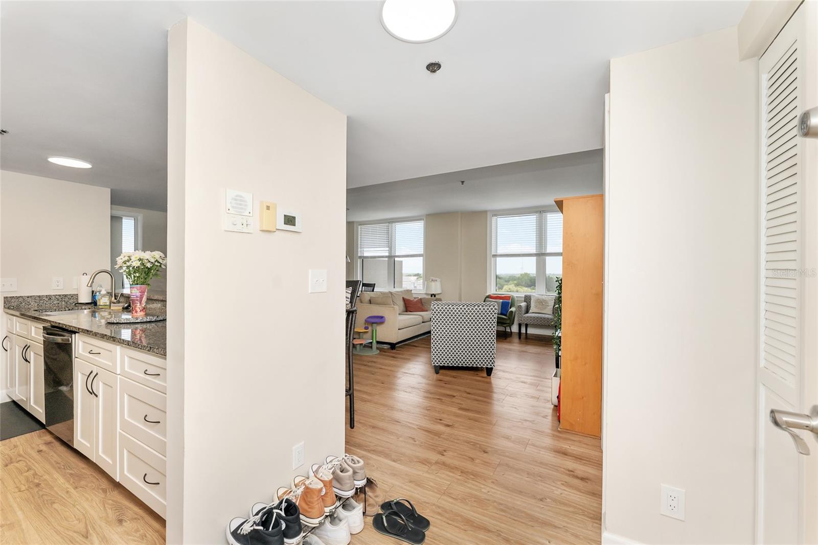 408 W University Ave #7b Property Photo 14