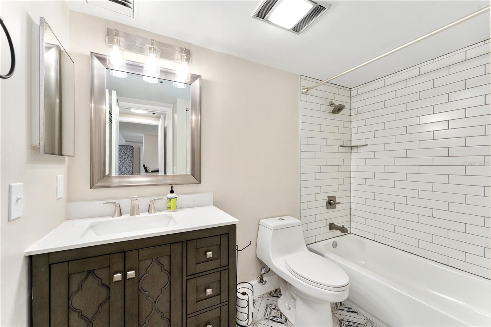 408 W University Ave #7b Property Photo 25